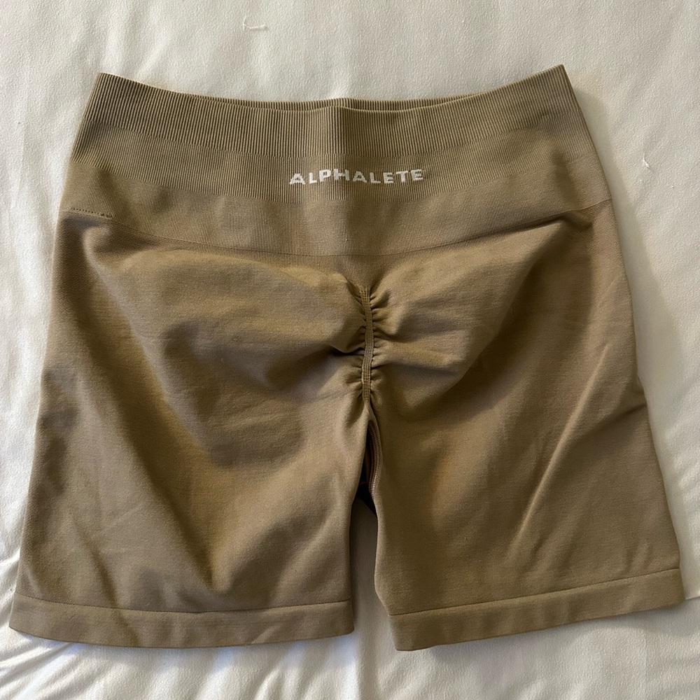 Alphalete Amplify Short 4.5” Color Chai Size Medium